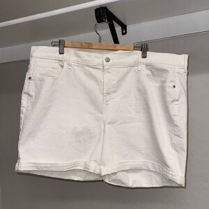 Old Navy Womens Size 20 White Denim Shorts Cuffed Hem Casual Everyday
